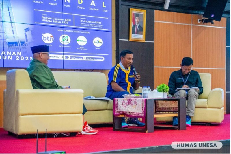 Rektor Unesa, Cak Hasan; Wakil Rektor II, Bachtiar Syaiful Bachri; dan Direktur SDM, Mohamad Sulton Arifin menyampaikan beberapa pengarahan kepada seluruh civitas mengenai target dan capaian Unesa PTN-BH ke depan. Kualitas perguruan tinggi sangat ditentukan kualitas SDM-nya.