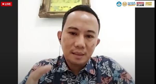 Fransiscus Himawan Ardianto, Penyuluh Pajak Kantor Pelayanan Pajak Pratama Sukomanunggal Surabaya menyampaikan berbagai skema perpajakan, mekanisme perhitungan pajak dan seterusnya.