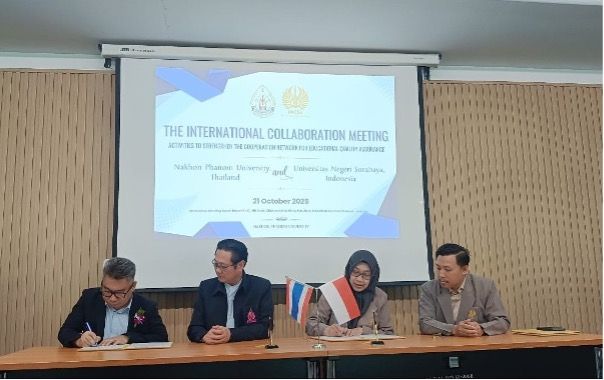 Penandatanganan kerja sama antara BPM Unesa dan Nakhon Phanom University Thailand.