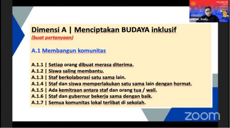 Pakar sekaligus guru besar Fakultas Ilmu Pendidikan (FIP) UNESA membawakan materi dalam Sadaring Nasional yang dihadiri peserta dari berbagai kalangan.