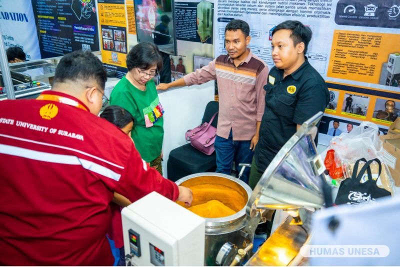 Salah satu booth inovasi mendemonstrasikan cara kerja produk unggulan dalam pameran tersebut.