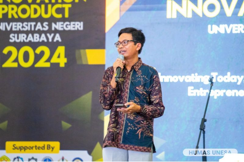 Direktur IPPI UNESA, Nadi Suprapto memberikan sambutan pada sesi pembukaan 2nd Exhibition Innovation Product.