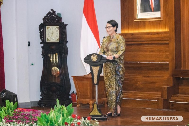 Sekjen Kemendikbudristek Ir. Suharti, M.A., Ph.D., menekankan beberapa point penting dalam sambutannya di hadapan para delegasi Indonesia-Prancis untuk JWG XIII 2024. 