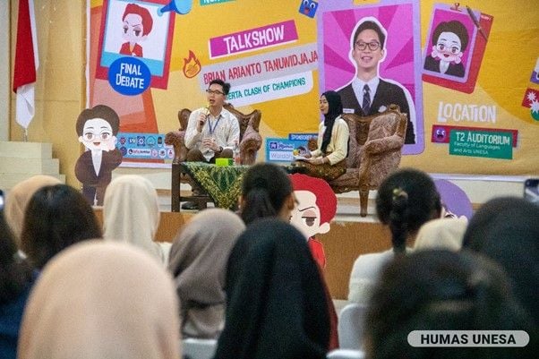 Brian Arianto Tanuwidjaja, peserta clash of champions, Ruangguru dari UGM sharing pengalaman dalam sesi talkshow yang dihadiri ratusan mahasiswa.