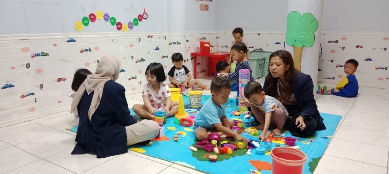 Suasana layanan dan ruang bermain anak yang ada di UNESA.