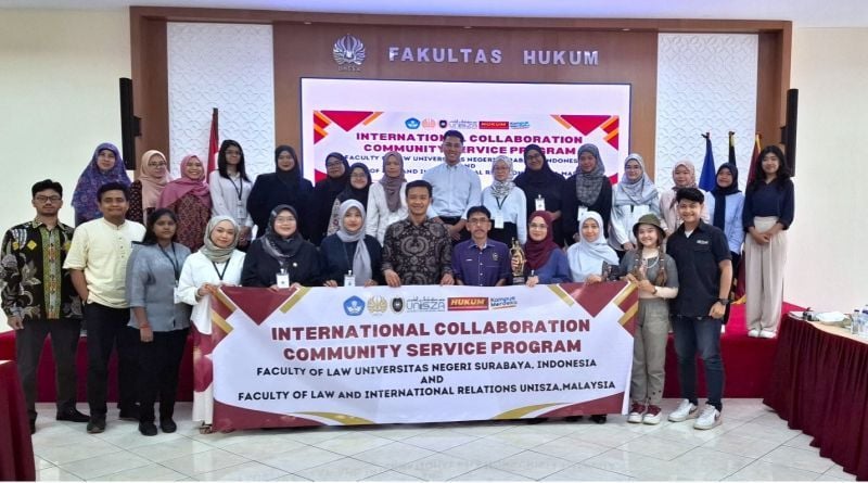 Tim International Collaboration Community Service Program FH UNESA dan FUHA UniSZA Malaysia di FH UNESA Kampus 1 Ketintang< Surabaya.