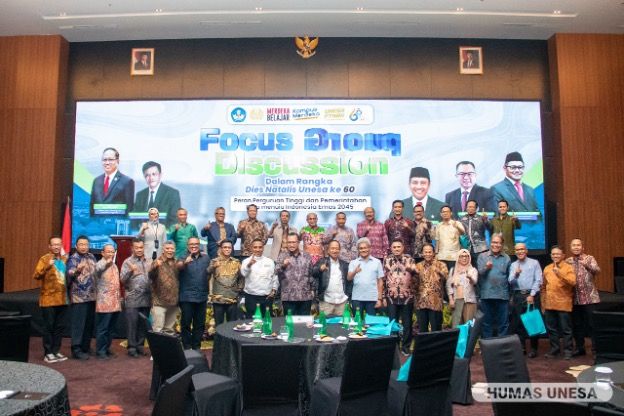 FGD ini dihadiri pakar-pakar dari unsur kementerian dan berbagai berguruan tinggi, serta jajaran pimpinan universitas dan fakultas selingkung UNESA.