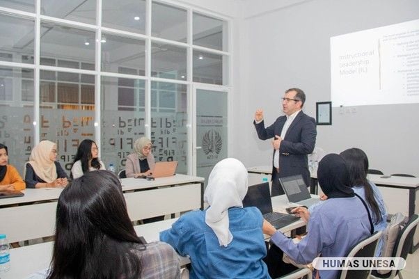 Prof. Sedat Gumus menekankan bahwa pengajaran merupakan dapur inti dari pelaksanaan pendidikan. Karena itu, kualitasnya harus dipantau dan dimonitoring melalui supervisi secara berkelanjutan dengan multi-pendekatan.