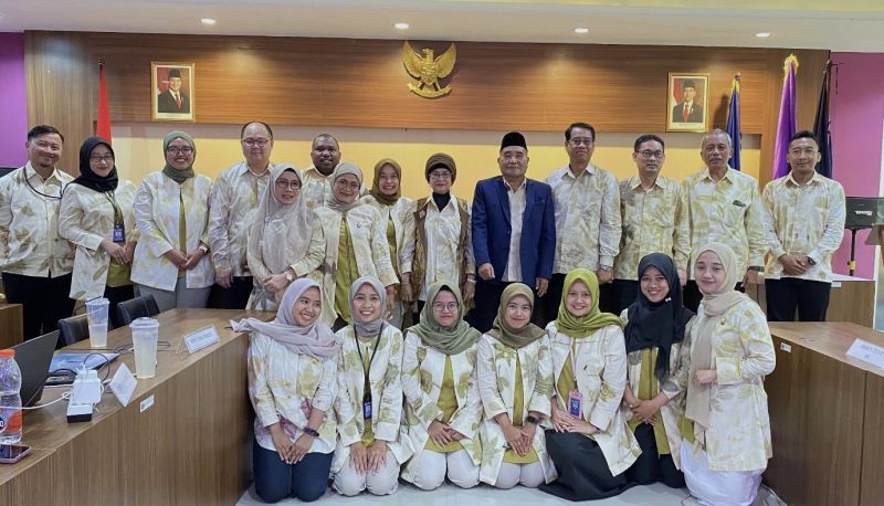 Dekan FIP bersama pakar dan tim persiapan pembukaan program doktor (S-3) PAUD.