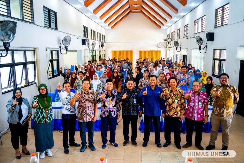 Sosialisasi Unesa di Lamongan yang dihadiri guru dan siswa sekolah se-Lamongan, Tuban, dan Bojonegoro.