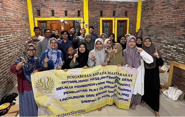 Kegiatan pengabdian dosen FK UNESA ini disambut baik warga desa setempat. Selain dapat meningkatkan keterampilan pembuatan alat, dan minat olahraga, juga dapat meningkatkan kesadaran akan pentingnya menjaga lingkungan untuk kesehatan.