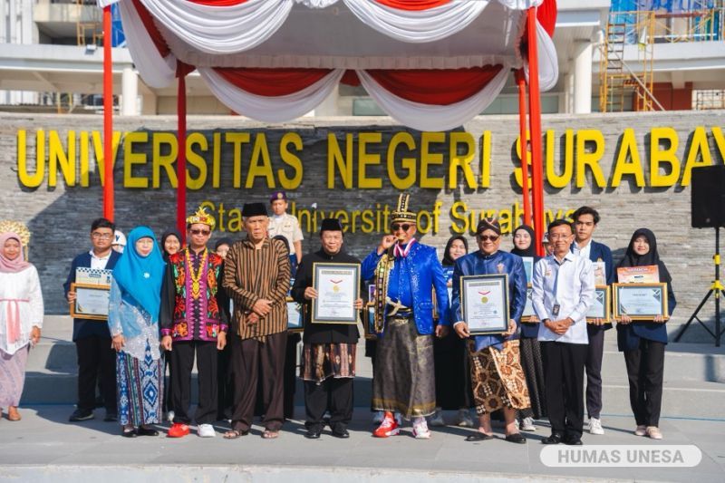 Pimpinan UNESA tunjukkan rekor atas capaian dan kontribusi nyatanya di masyarakat.