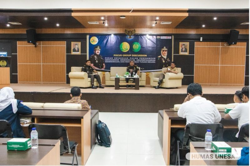 Kolaborasi UNESA dan Kejari Tanjung Perak helat FGD peran kejaksaaan dalam sejarah perjalanan bangsa Indonesia.