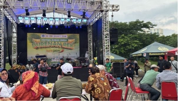 Festival ‘Durenan Rek’ Unesa ini menggandeng puluhan tenant yang dihadiri seluruh civitas.