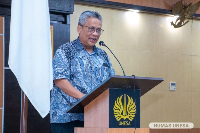 Wakil Rektor Bidang Hukum, Ketatalaksanaan, Keuangan, Sumber Daya, dan Usaha, Dr. Bachtiar Syaiful Bachri, M.Pd.