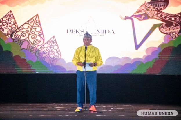 Rektor UNESA Cak Hasan mengharapkan Peksimida selain memperkokoh jiwa seni dan jati diri generasi muda Jatim, juga menjadi ajang peningkatan kualitas SDM pada umumnya. 