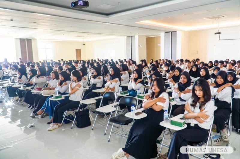 Dengan terapi ‘memeluk diri’ ini diharapkan mahasiswa semakin lebih mencintai diri sendiri dan lebih menyadari pentingnya menjaga kesejahteraan mental.