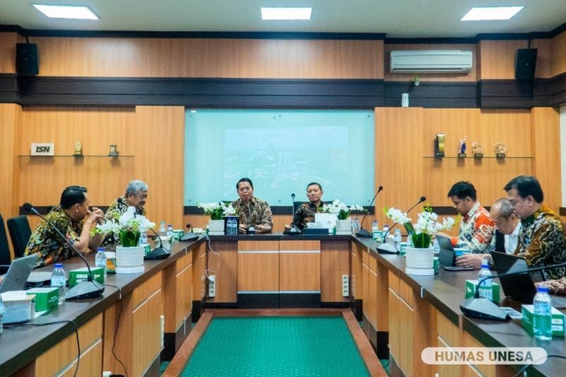 Wakil Rektor III Unesa, Bambang Sigit Widodo memimpin Forum Wakil Rektor Bidang Riset dan Inovasi LPTK-PTNBH.