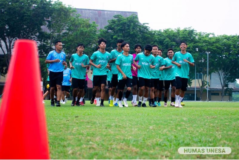 Dengan komitmen, disipilin, dan latihan rutin, UNESA FC berharap bisa mendominasi dan menjuarai LIGA 4.