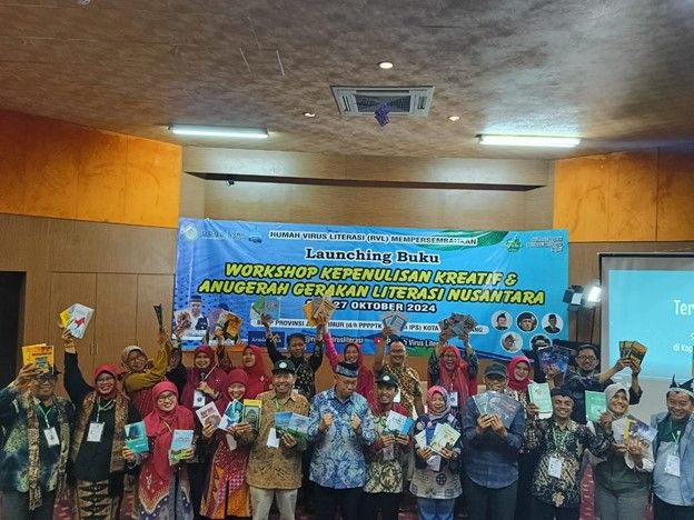 Puluhan anggota RVL hadir dalam agenda pealtihan dan peluncuran buku ini.